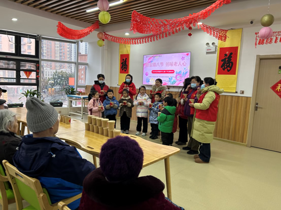 滁州養(yǎng)老院-臘八節(jié)活動“甜蜜臘八節(jié)、粥暖老人心”